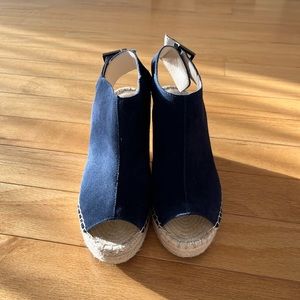 Kenneth Cole navy heels